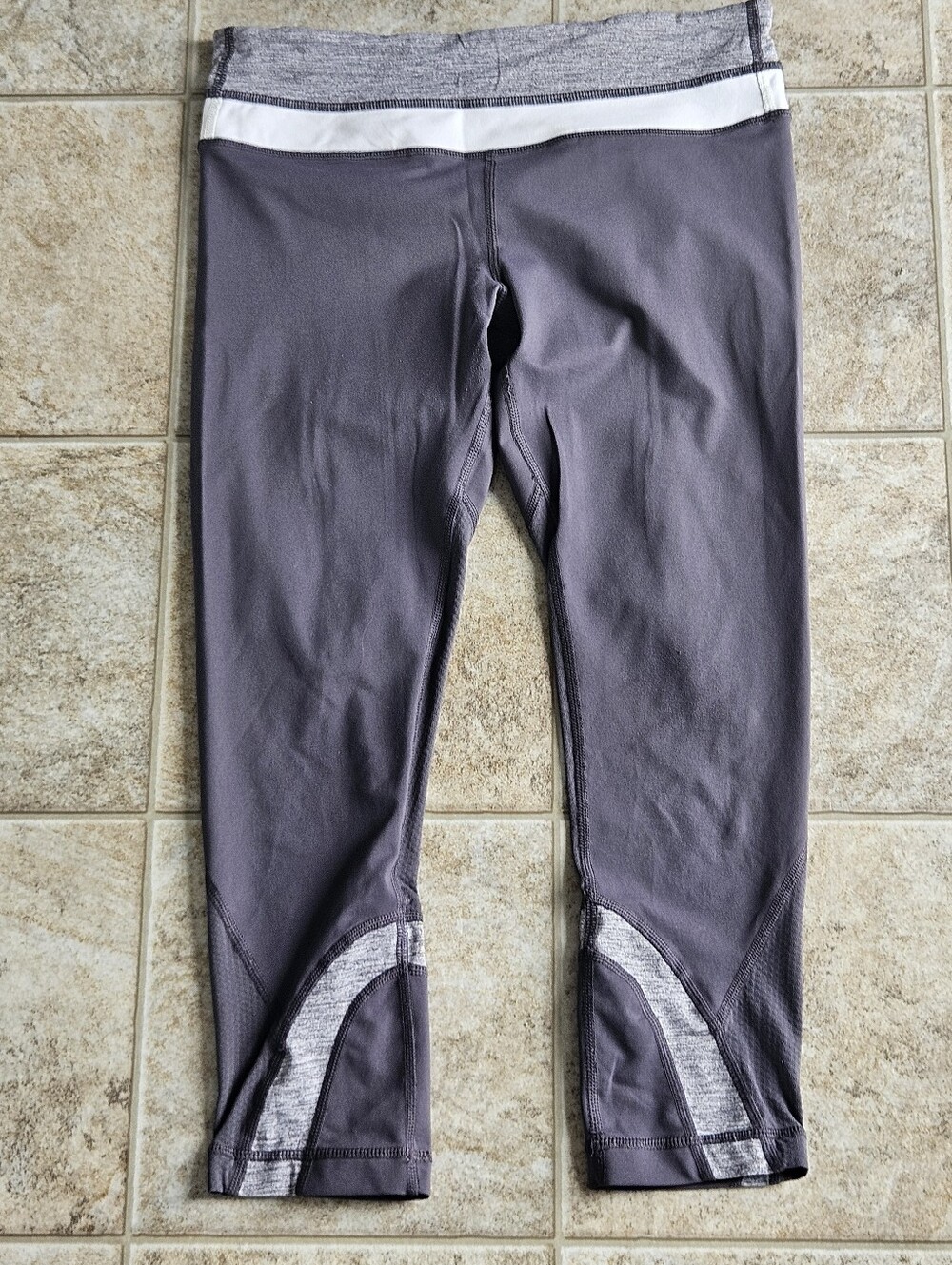 Lululemon Run: Inspire Crop II leggings in a heathered coal and lilac striped 6
